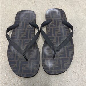 Fendi Men's Brown and Black Logo Flip Flops